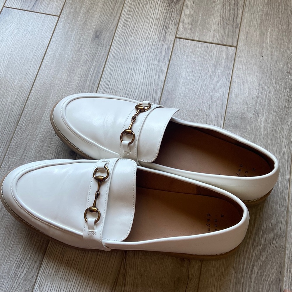 TARGET WHITE LOAFERS SIZE 11